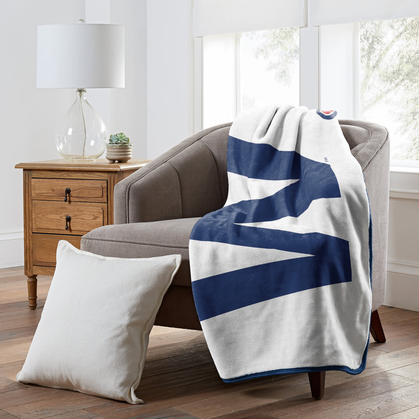 W FLAG CHICAGO CUBS BLANKET - Ivy Shop